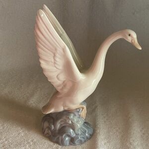 Porcelain Lladro Pink Swan Figurine Vase